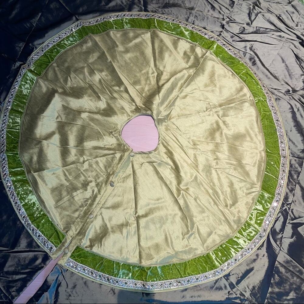 Christmas Tree Skirt Silk Velvet - Picture 2 of 9